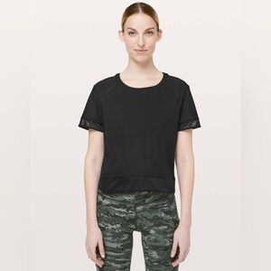 Lululemon Stripe In Stride Short Sleeve Top Black, size 6, like new!